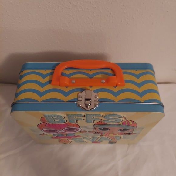 L.O.L. Surprise! BFFS 4 Eva! Metal Lunch box Tin Pencil Crayon Holder - Picture 2 of 7
